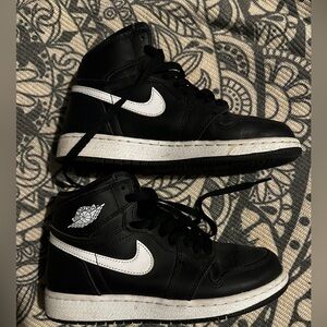 Boys sz 3.5 Air Jordan 1 Retro High OG BG Sneakers ying yang color. 5 in womens